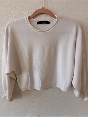 SYZRI Women's Long Sleeve Crewneck Top in Cream